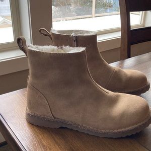 Like new Birkenstock insulated boots in camel like color